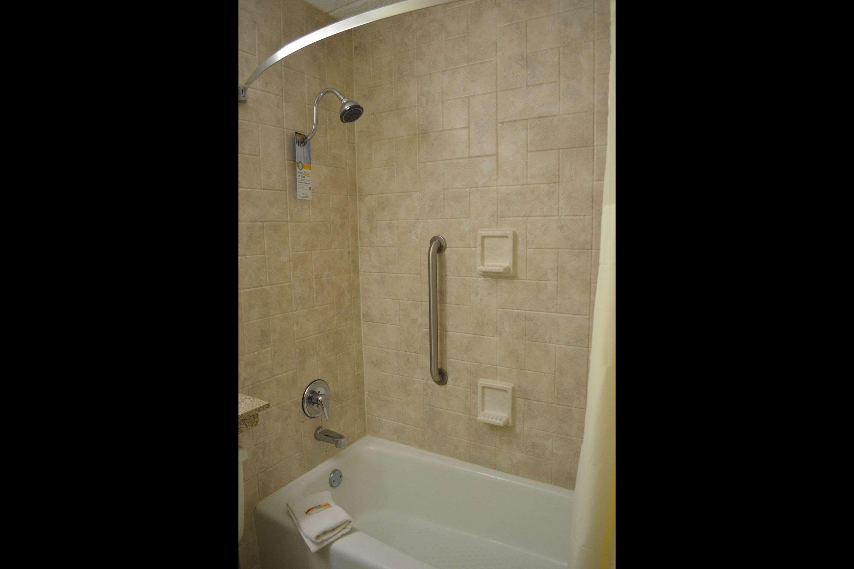 Quality Inn Бекли Экстерьер фото