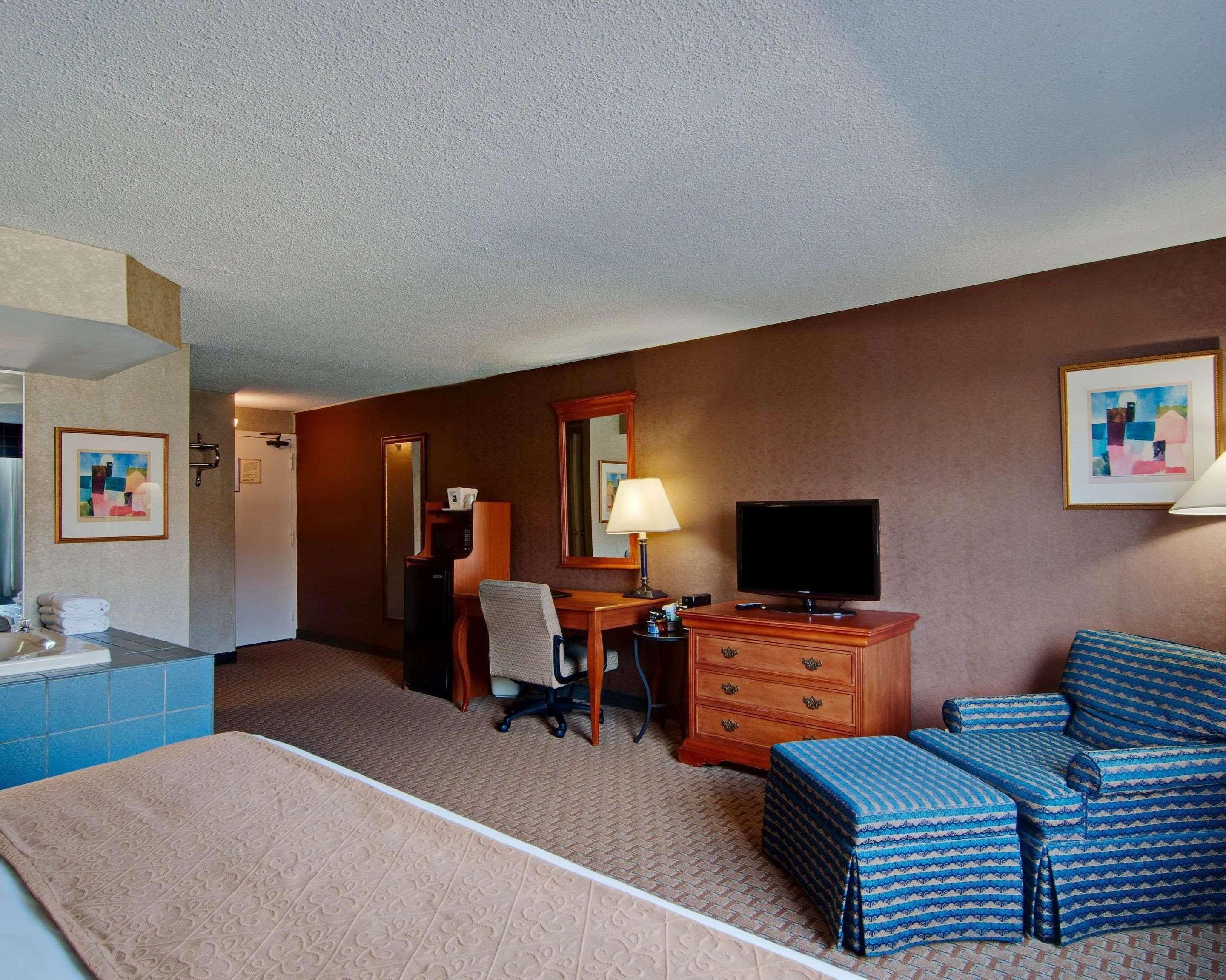 Quality Inn Бекли Экстерьер фото