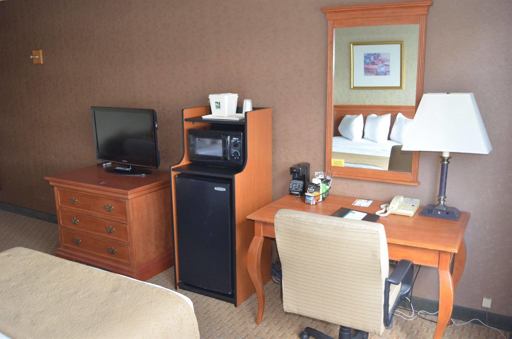 Quality Inn Бекли Экстерьер фото